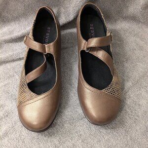 New! Woman's 9.5 WW Aravon New Balance Mary Janes Shoes
